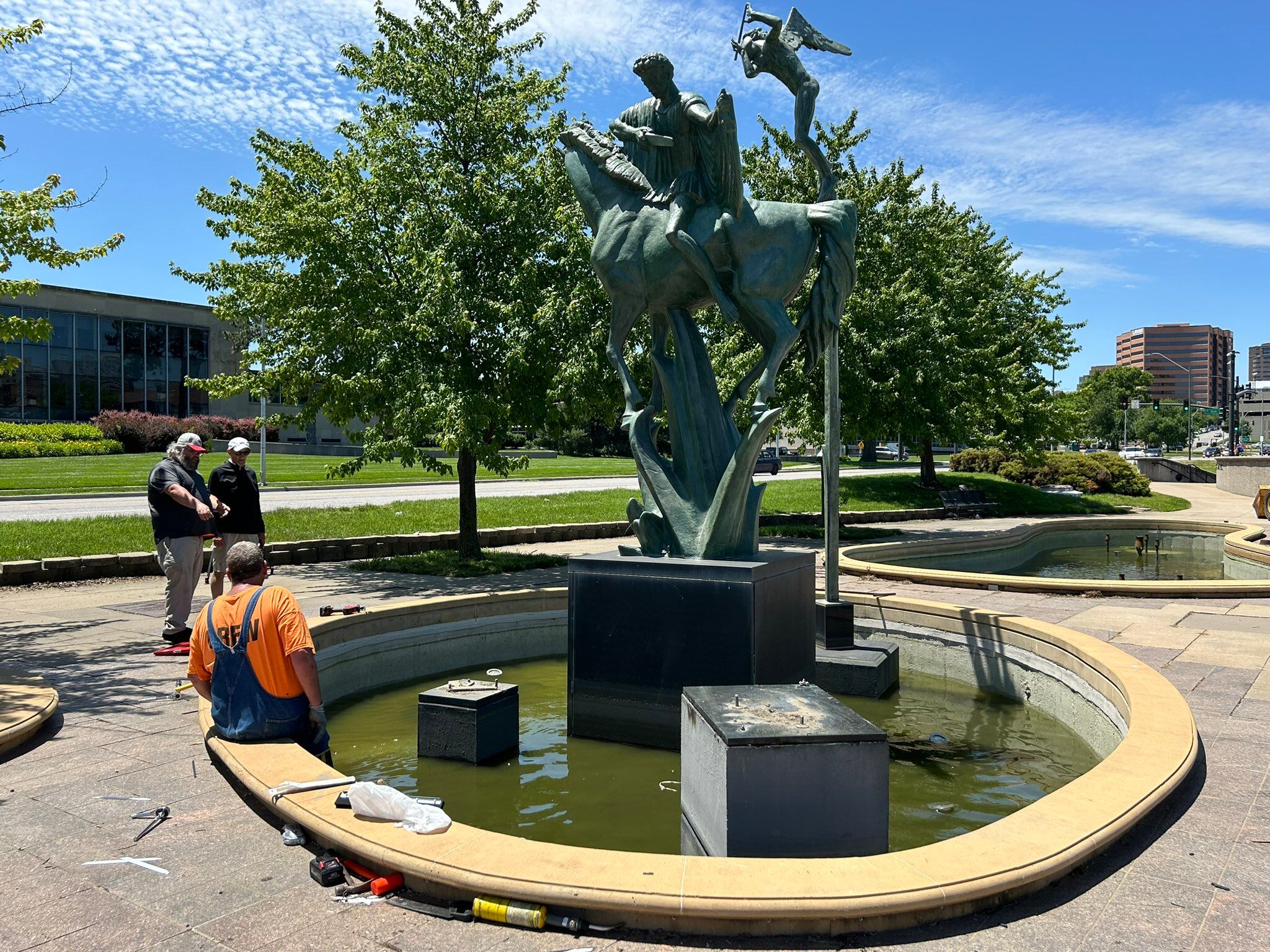 Iconic Kansas City fountain taken down after vandals cause disruption - Vimarsana News