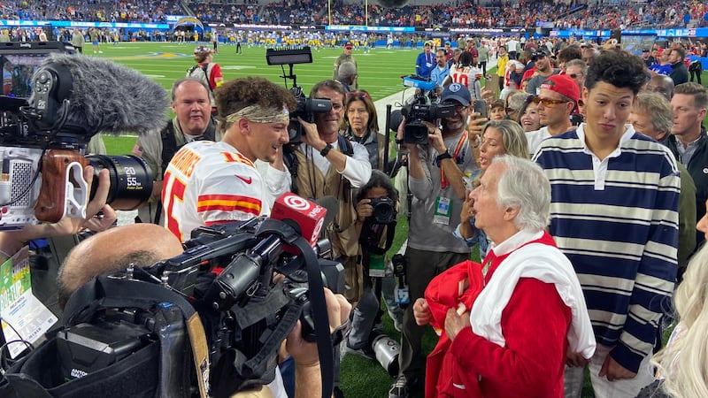 In an event months in the making, actor Henry Winkler met Kansas City Chiefs quarterback...
