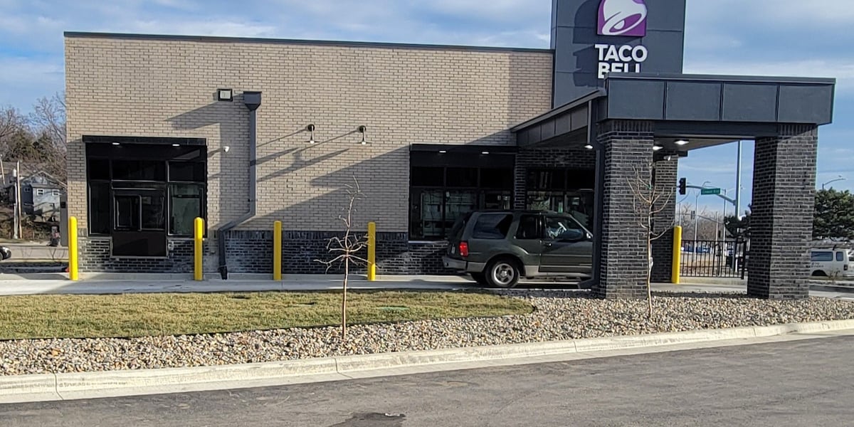 Kansas City Taco Bell first in Missouri offering only drive-thru service Kansas City Taco Bell first in Missouri offering only drive-thru service