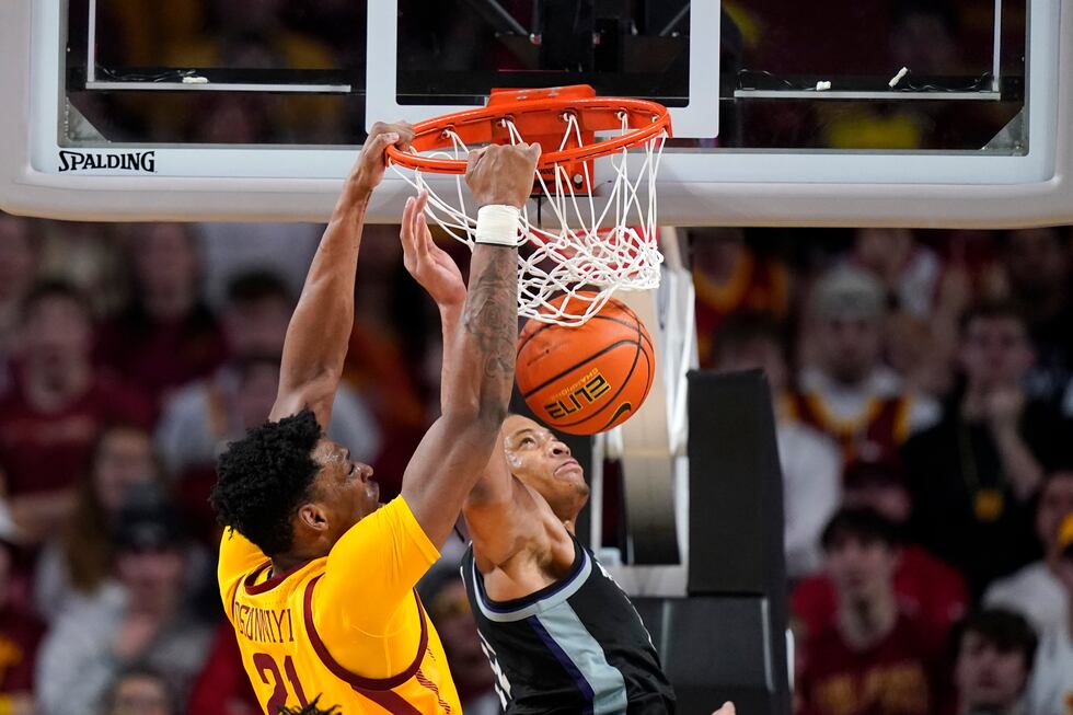 Iowa State center Osun Osunniyi (21) dunks the ball over Kansas State forward Keyontae Johnson...