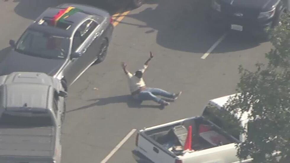 A good Samaritan helped police arrest a robbery suspect following a chase through South Los...